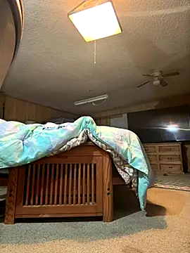 THE-CHAMPLOVENIPPLES73 live cam screenshot male from United States on ReplayHer – Replays, Highlights & Live Cams