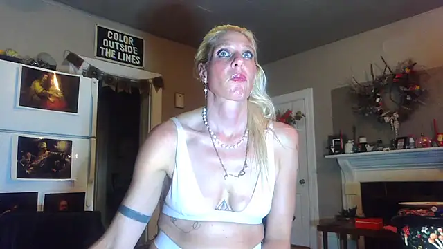 Glamazing's Stripchat show and profile