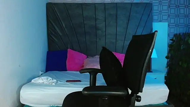  LittleSexy_Latina chat room