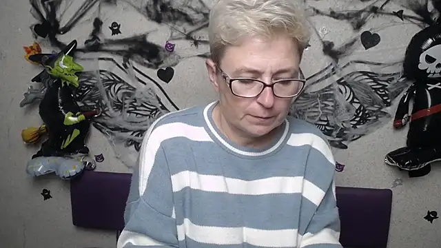 EmiliaGree live show on StripChat 