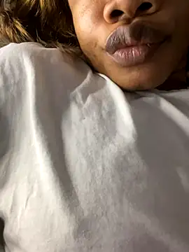 Webcam Model (_yisela_)  is live.Free join now!