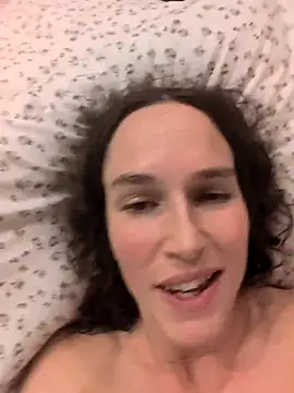 forbiddenbabygirl webcam