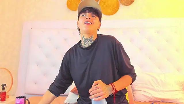 b3k_afrodict live show on StripChat 