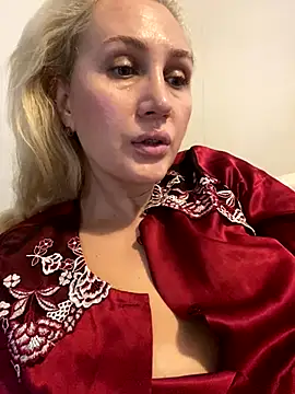 Webcam Model (YourBlondee)  is live.Free join now!