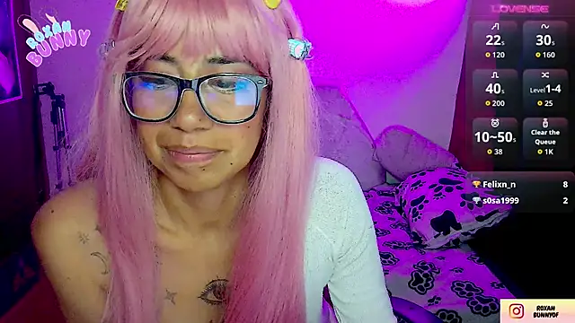 Roxanbunny1 live cam screenshot female from Colombia on TokenKeno — Tip, Play & Watch Live Cams