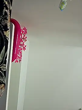 Webcam Model (lasexycoquine59)  is live.Free join now!