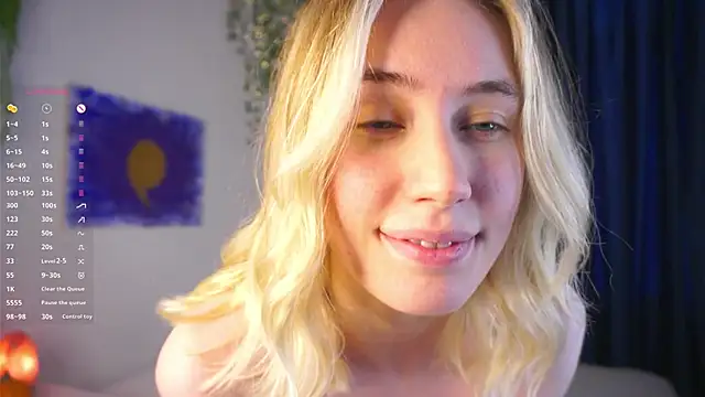 HoneyRay from StripChat is Freechat