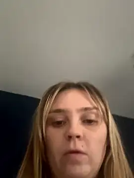 Webcam Model (Star-36)  is live.Free join now!