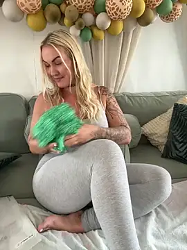 NastyMilf_ room chat