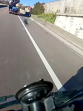 dam70 (Ask my age) - Flash petit sexe dans le camion