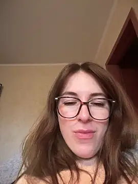 Webcam Model (MommmyYummy)  is live.Free join now!