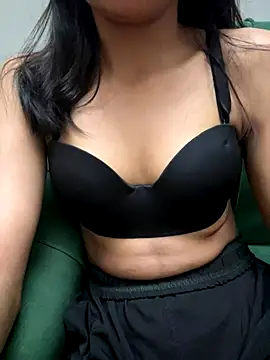 Webcam Model (Belarani000)  is live.Free join now!