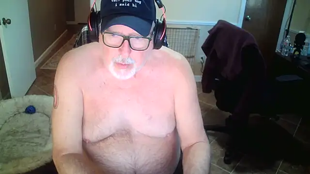 superbearboss Live Webcam on Stripchat