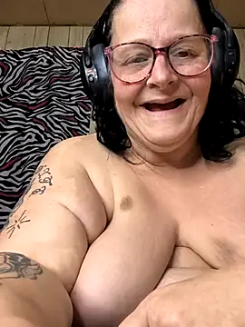 Webcam Model (davisdesires@xh)  is live.Free join now!