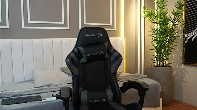 ethan_occonor (M twink) - cum show in public