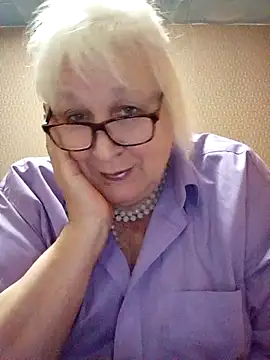 Webcam Model (Alexia64231)  is live.Free join now!