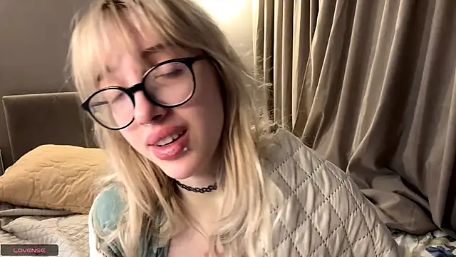 Milkmoriee live show on StripChat 