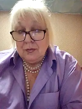 Webcam Model (Alexia64231)  is live.Free join now!