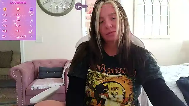 STIFFLERSMOMM live cam screenshot female on Token.Show — Token Tipping & Live Cams