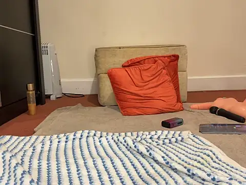 Webcam Model (SaraNoir80)  is live.Free join now!