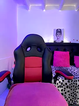 Webcam Model (lonely_shewolf)  is live.Free join now!