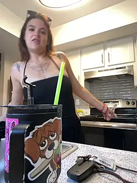 SafeinouterSpace's Stripchat show and profile