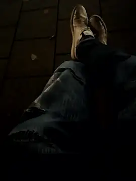 artanis20 (Ask my age) - dick out...put cockring on....