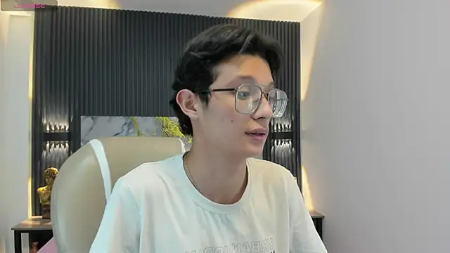 santiagorusso18 (M twink) - show ass