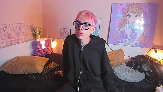 strawberry_kitty_ (M twink) - clothes off n spank x10  ψ(｀∇´)ψ