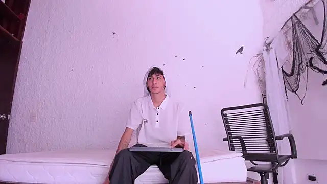 j_martony - J_martony's free webcam