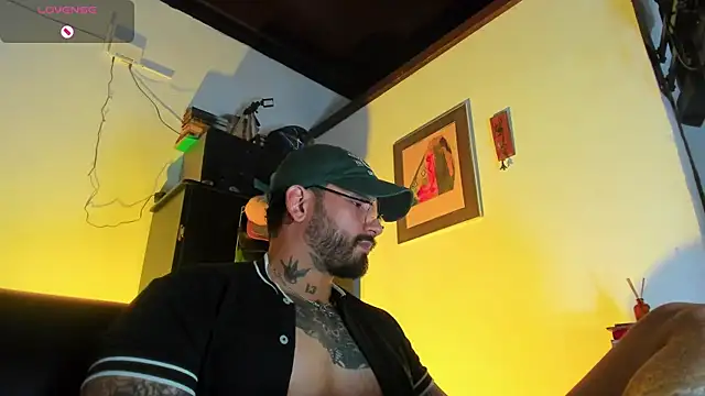 CamiloGray_ live cam screenshot male on Token.Show — Token Tipping & Live Cams