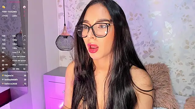 Luciaoregon webcam stripchat model stream image