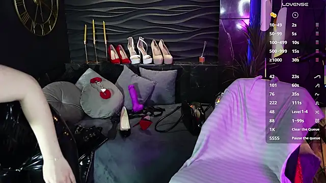 MistressDarsy live cam screenshot female on SexOnline.pics – Live Cam Recordings, GIFs & Pics