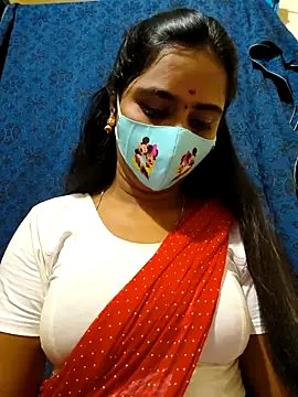 Webcam Model (mini-queen)  is live.Free join now!