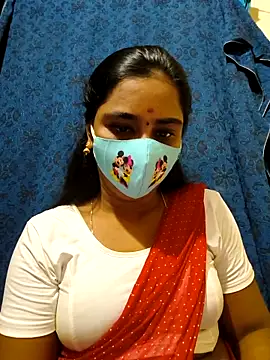 Webcam Model (mini-queen)  is live.Free join now!