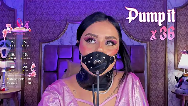  SoffiQueen chat room