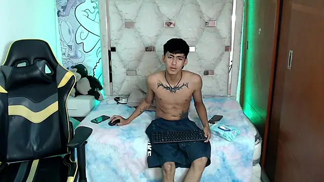 yiisu_ (M twink) - 🥎BOUNCING ASS IN DOGGY🥎