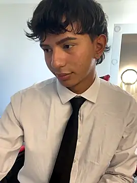 Leonarrrd_01 Live Webcam on Stripchat