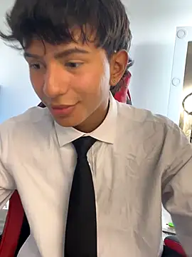 Leonarrrd_01 Live Webcam on Stripchat