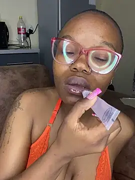 Webcam Model (YummyMelanin117)  is live.Free join now!