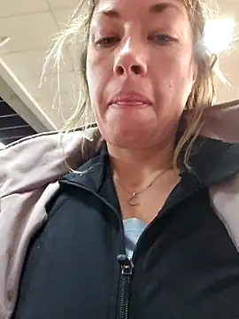 Webcam Model (_NinaLuvSins_)  is live.Free join now!