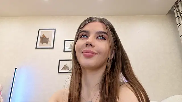 dolly_ll (F young) - Anal plug play