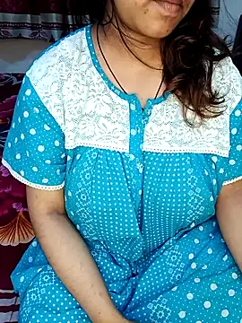 Webcam Model (Dayna-36)  is live.Free join now!