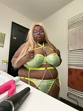 Webcam Model (rosecoquine88)  is live.Free join now!