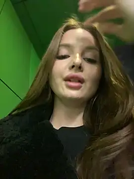 Webcam Model (KrisMagnoly)  is live.Free join now!