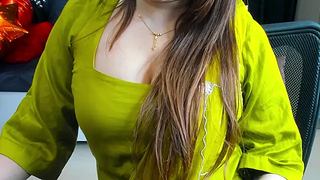 shawtty_girl (F young) - off shoulder