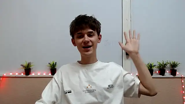 hoot_dude_ (M twink) - shake butt in tight panties