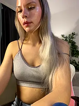 Webcam Model (MistressMommyKate)  is live.Free join now!