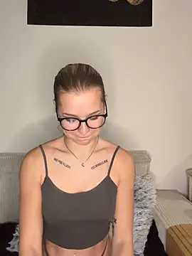 Webcam Model (AlyssaSchwarz)  is live.Free join now!