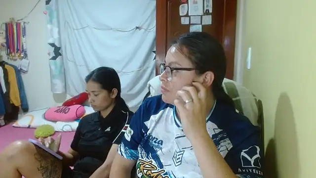 clayre_and_jill - Clayre_and_jill's free webcam - UK Sex Cams